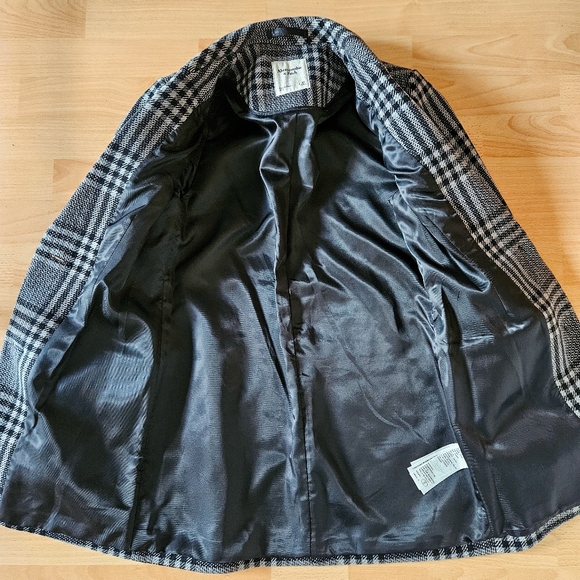 Abercrombie and Fitch Wool Blend Blazer. - Picture 12 of 12